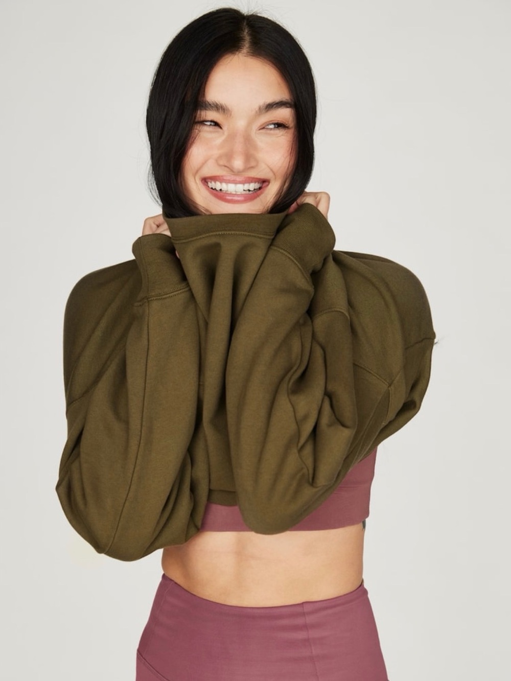 Girlfriend Collective Olive Green Cropped Sweatshirt & High-Waist Sweatpants - Picture 2 of 6